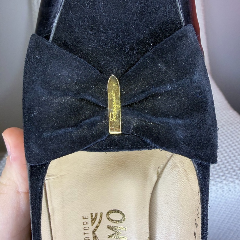 Vintage Salvatore Ferragamo Black Leather Pumps Bow Low Heel Classic Size 8.5B - Picture 8 of 11